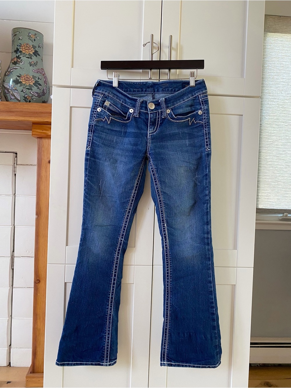 Seven7 Embroidered Pockets Bootcut Jeans View 4